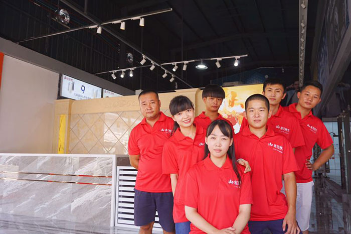 紅酒不僅僅是一杯佳釀這么簡單，它所意味的更是一種臻純曼妙的生活境界。而瓷磚，也需要細(xì)細(xì)品味，才能真正讀懂它。9月20日，陶瓷一線品牌金艾陶瓷磚潮安專賣店邀您共同開啟一場優(yōu)雅人生的品味之旅。